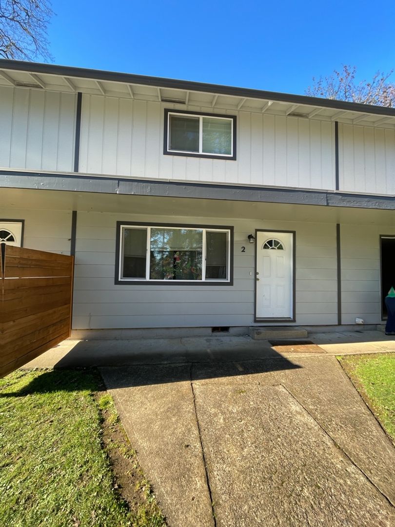 Willamina Apartment: 350 NW Willamina Dr