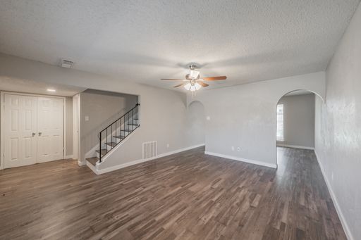 SPACIOUS UPDATED TOWNHOME - 1440SF – photo 1