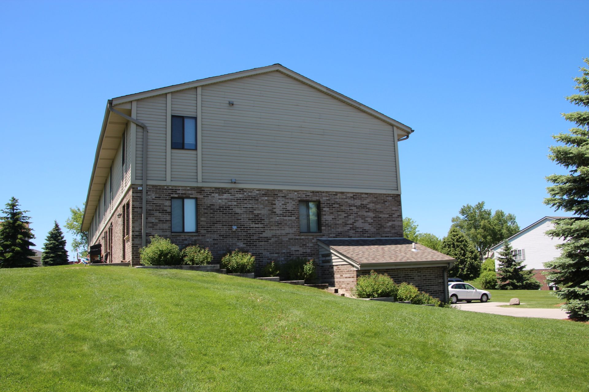 West Bend Townhome: 2110 Meadow Court