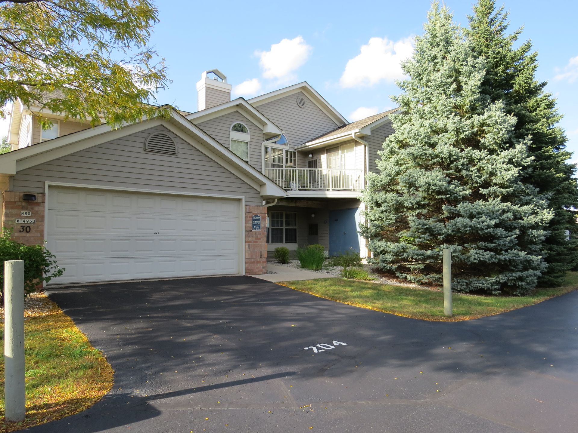 Menomonee Falls Apartment: N80 W15017 Appleton Avenue