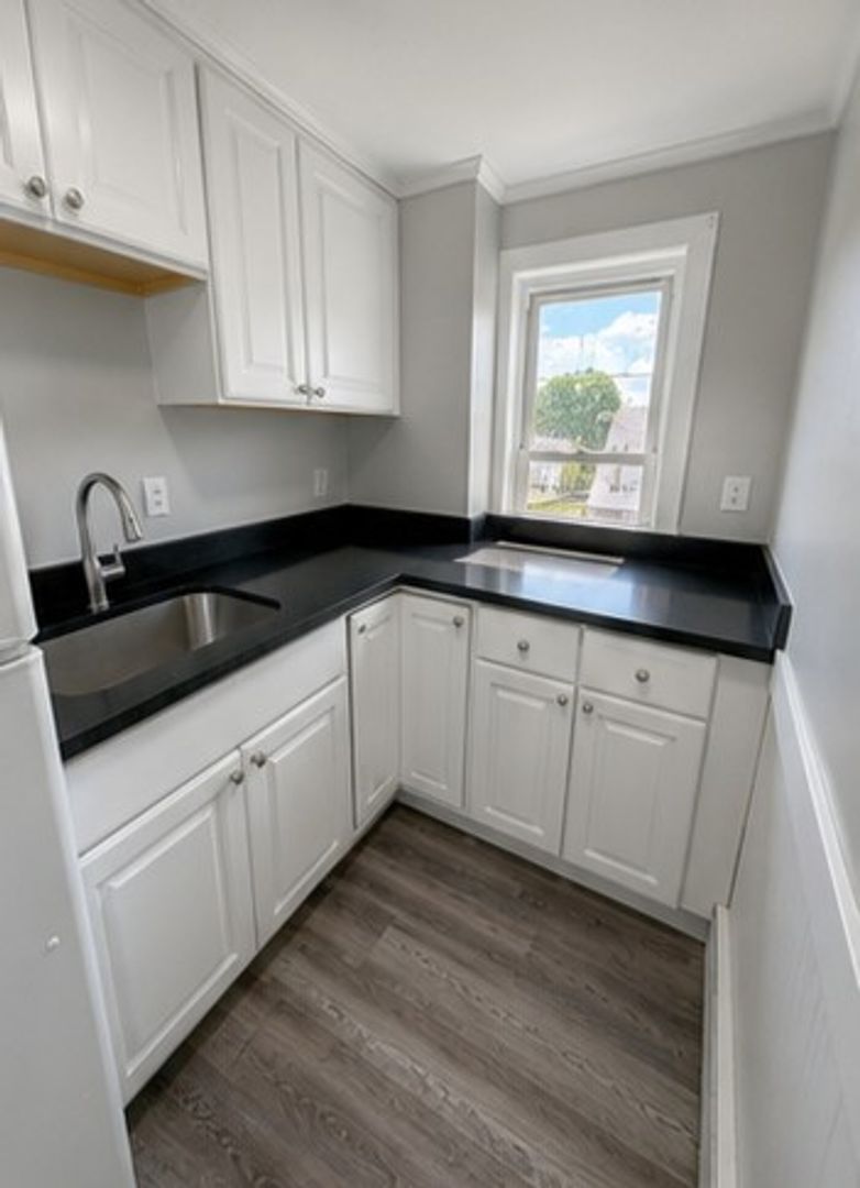 Manchester Apartment: 312 -314 Lake Ave