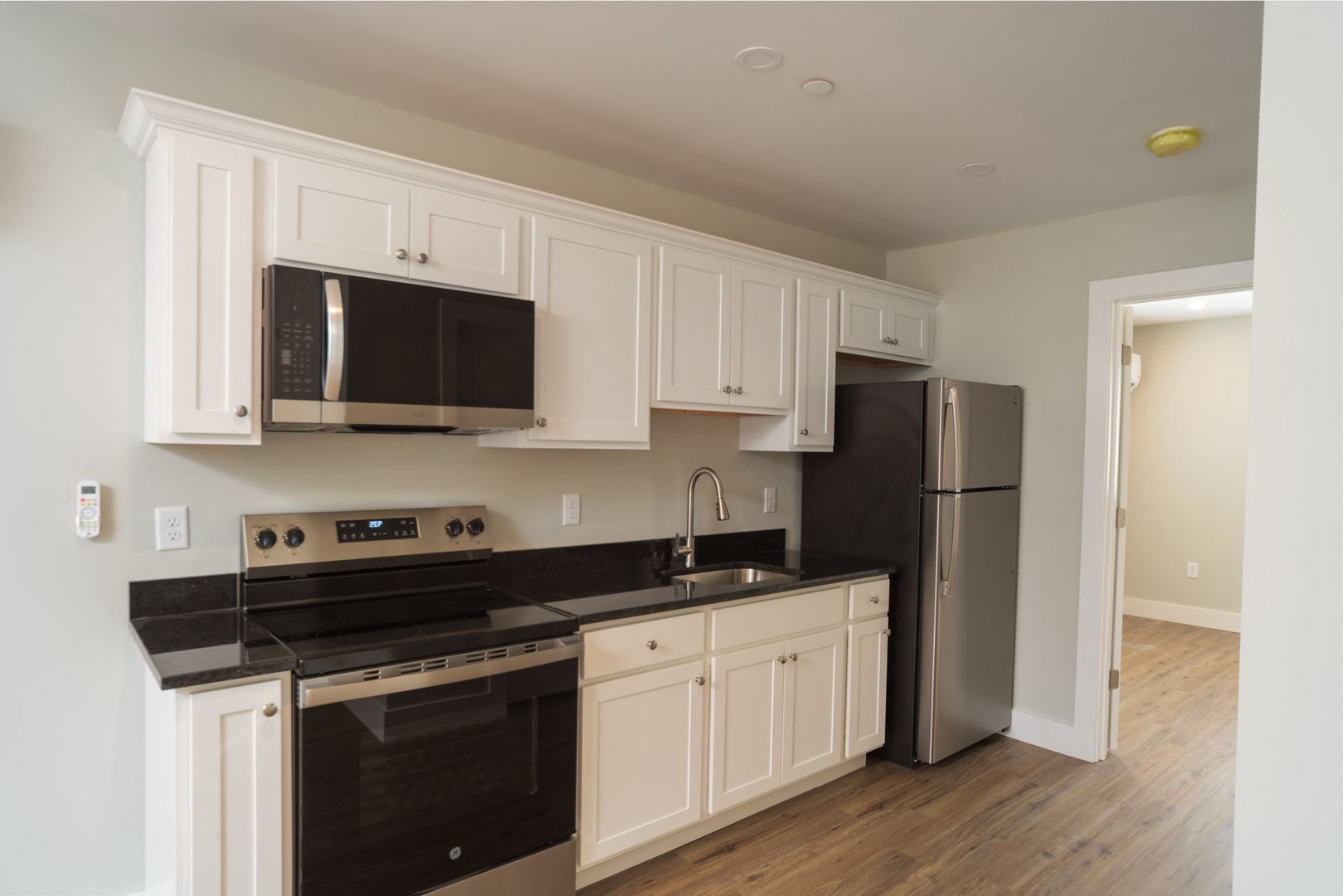 Raymond Apartment: 211 NH Rt 27