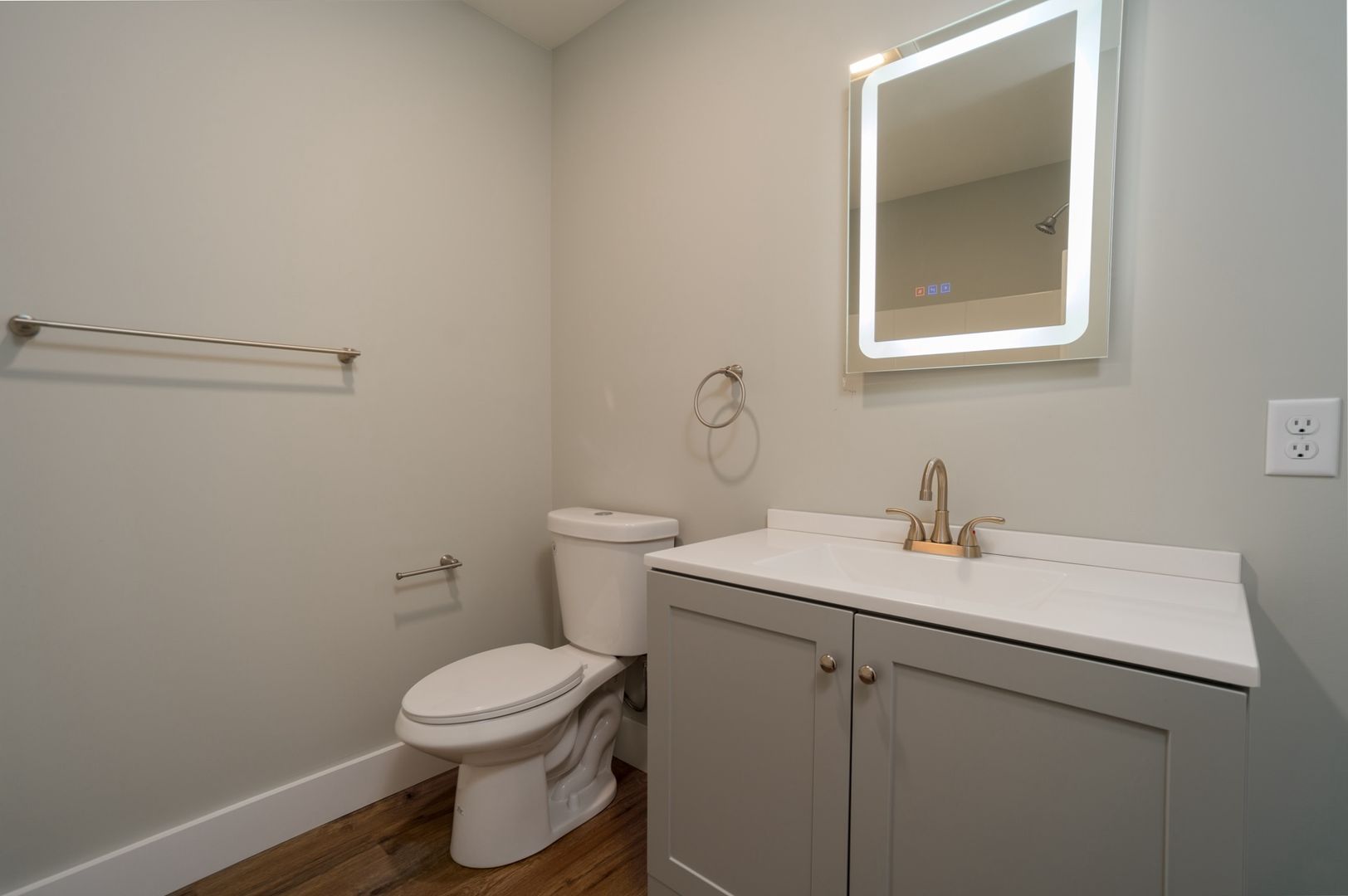 Raymond Apartment: 211 NH Rt 27
