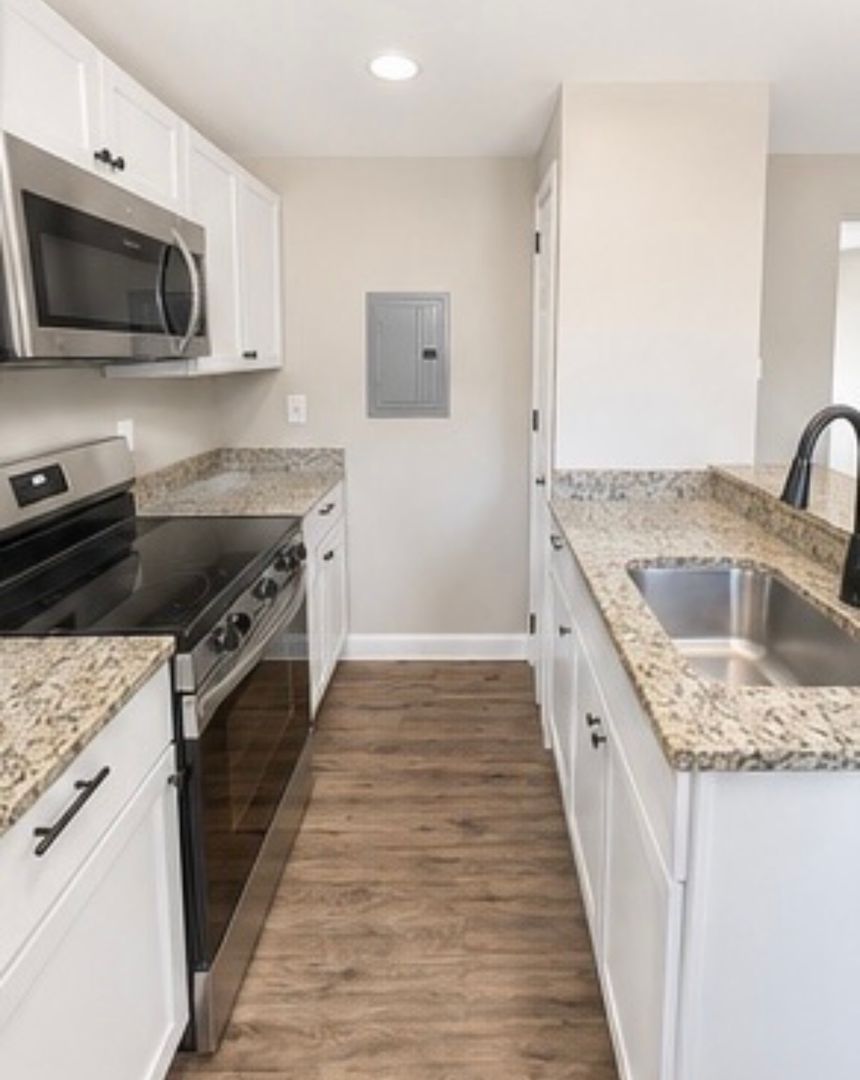 Kingston Apartment: 111 Main St