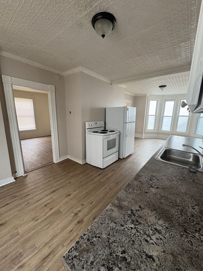 Manchester Apartment: 312 -314 Lake Ave