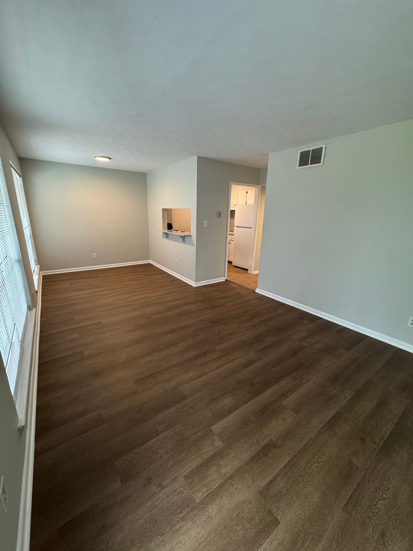 Oxford Apartment: 301 E Choccolocco Street