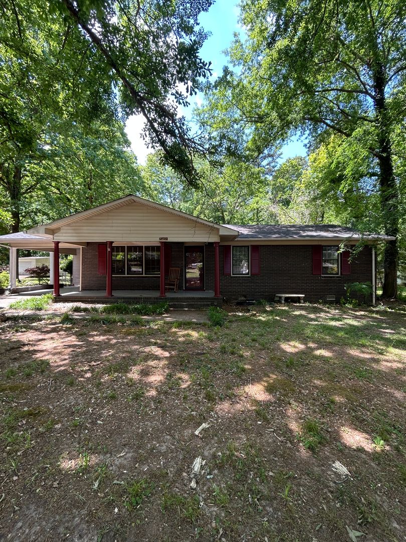 Anniston House: 5402 Arrow Avenue