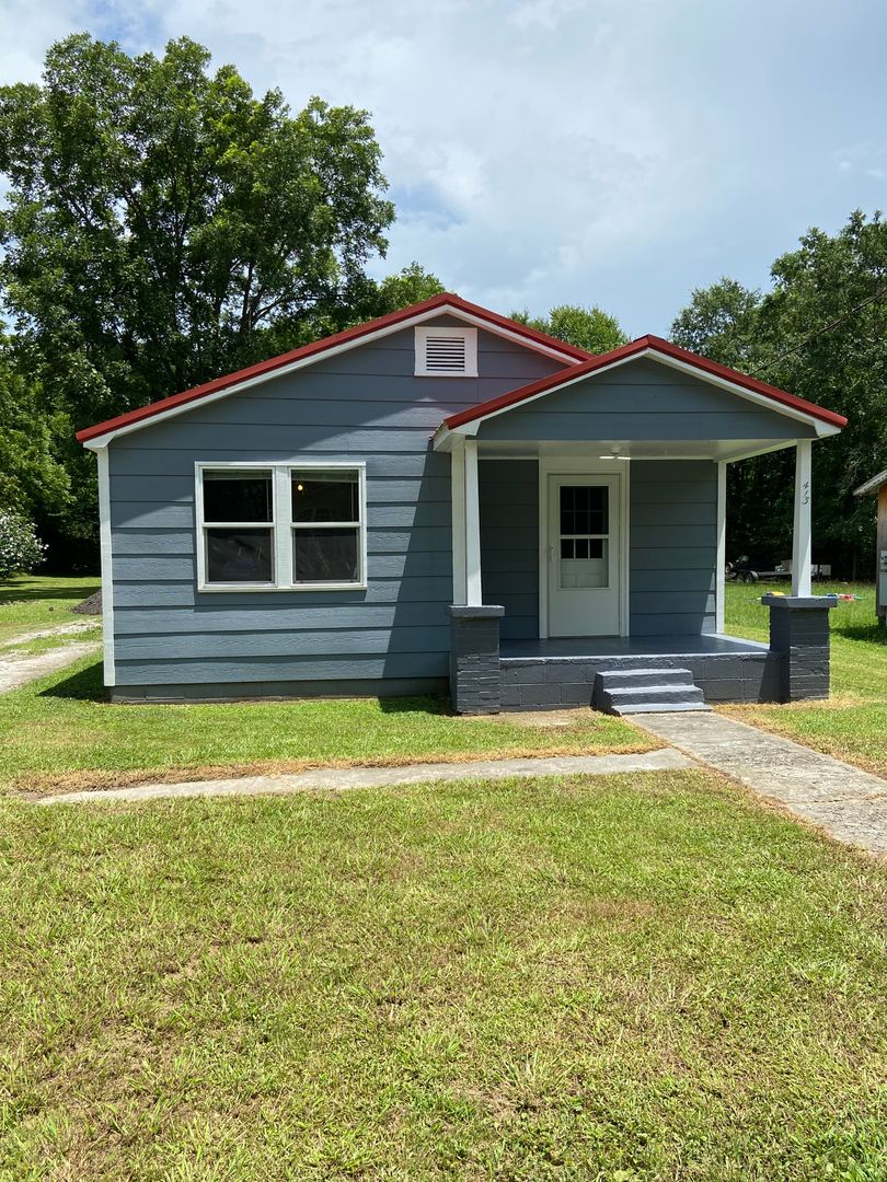 Jacksonville House: 413 Elm Ave. NW