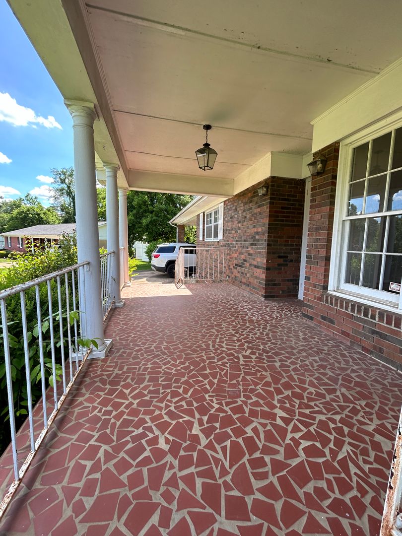 1504 Cloverdale Road