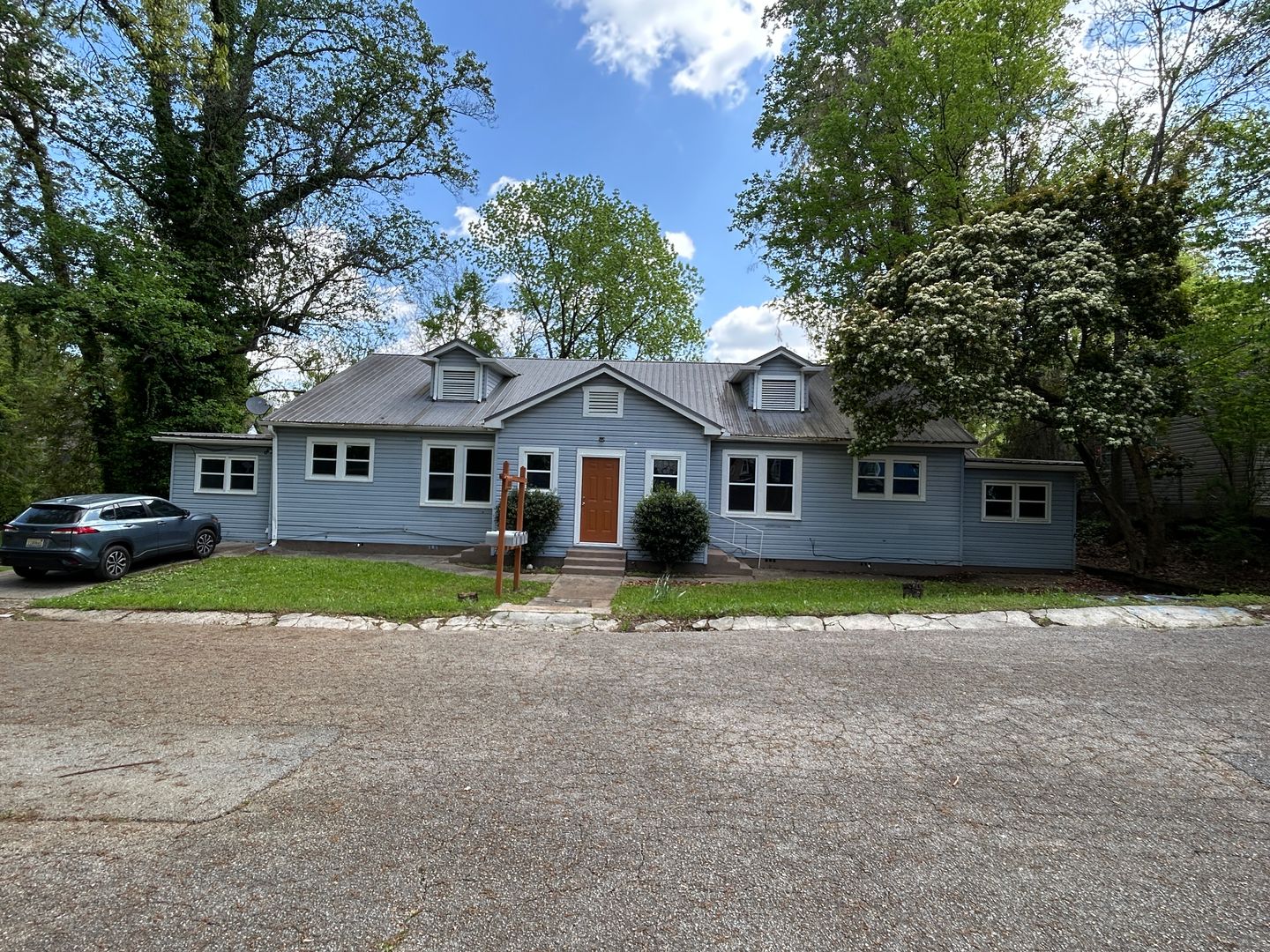 Gadsden Apartment: 1002 S 10th Street