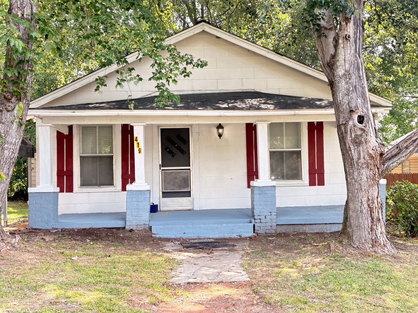 Oxford House: 419 Central Ave