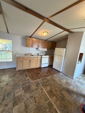 707 Francis St E, B-2 **MOVE IN SPECIAL**