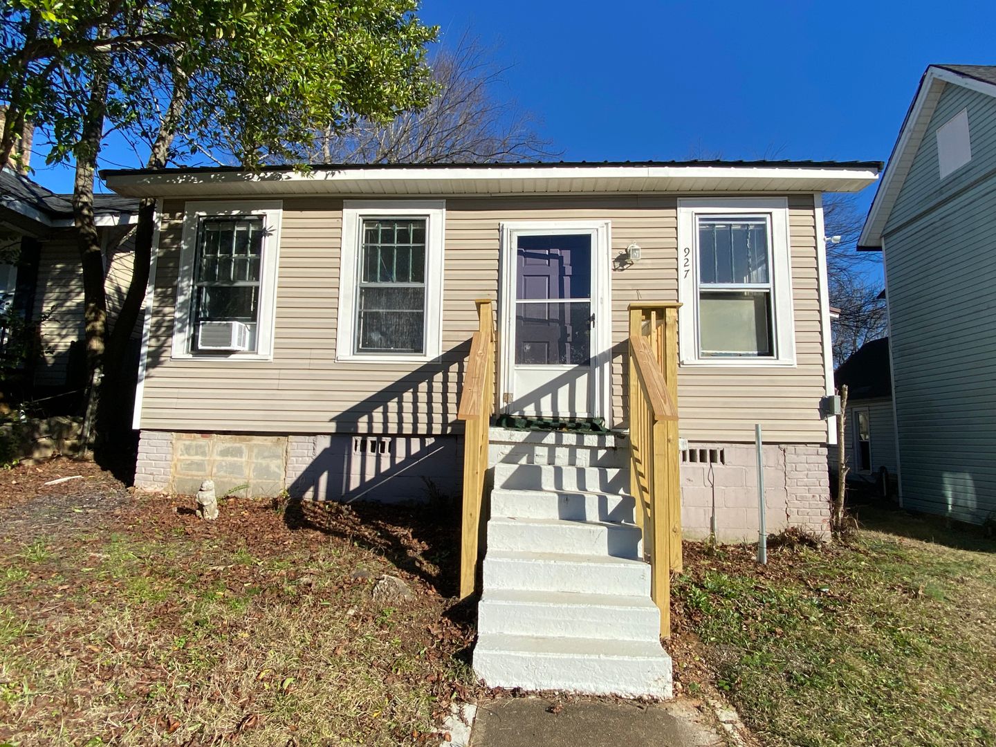 Anniston House: 927 Highland Avenue