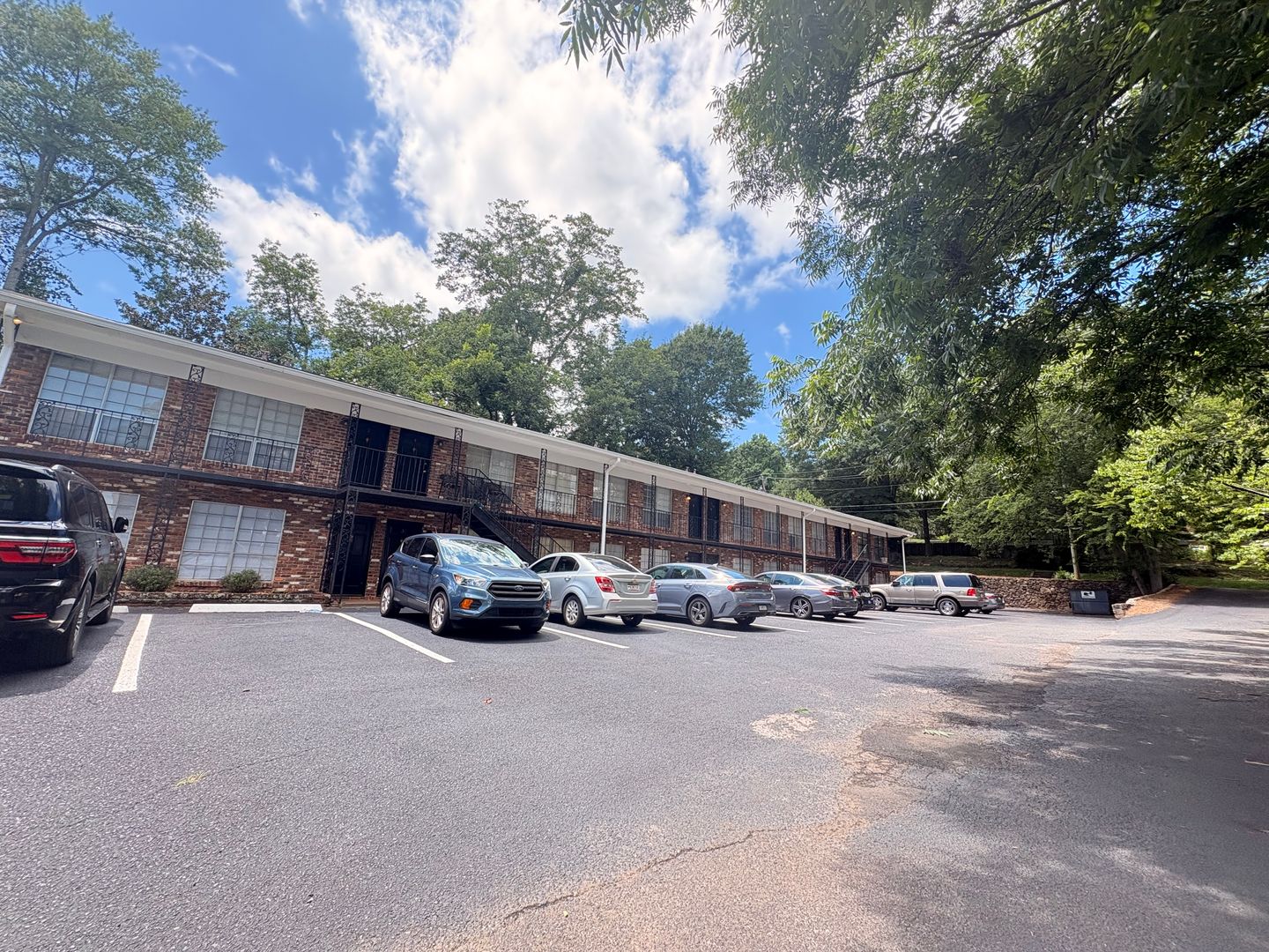 Oxford Apartment: 301 E Choccolocco Street