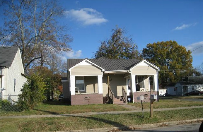 Anniston House: 2001 Walnut Avenue