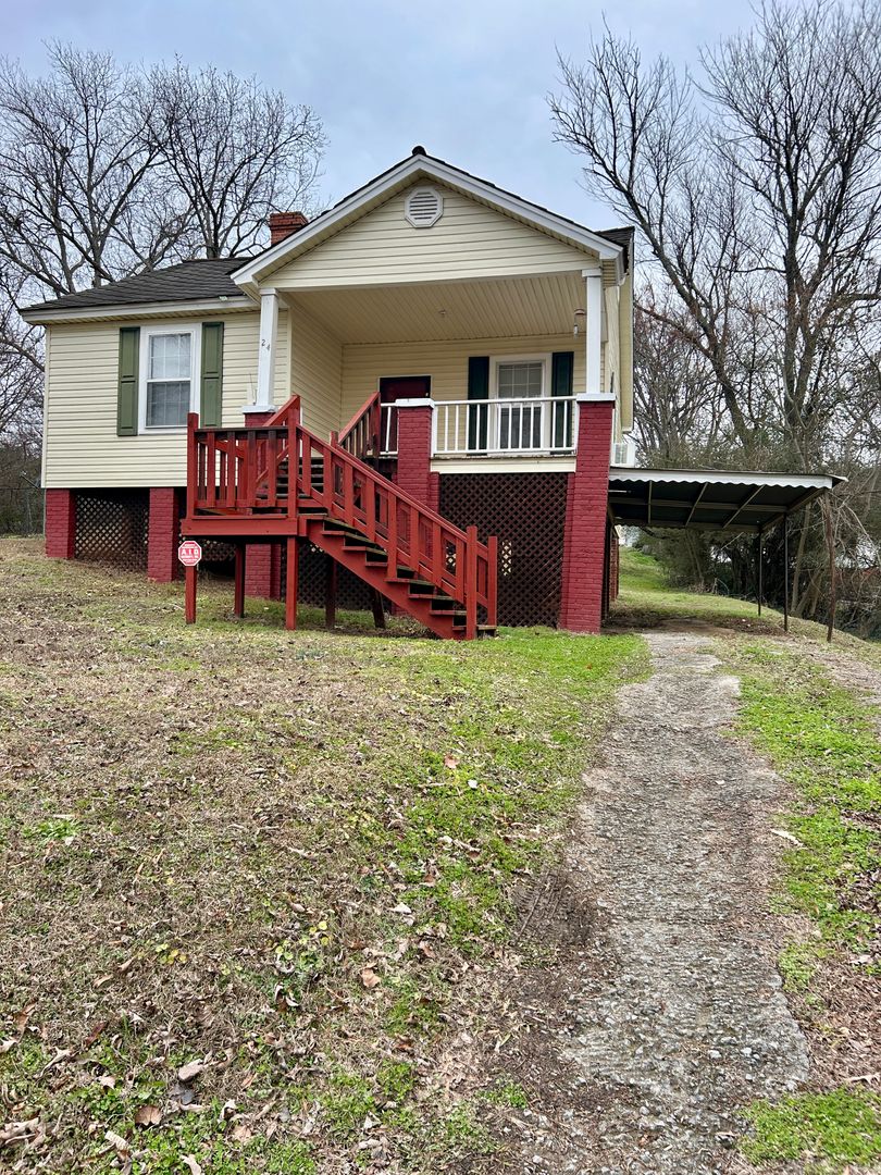 Gadsden House: 24 W Tuscaloosa Ave