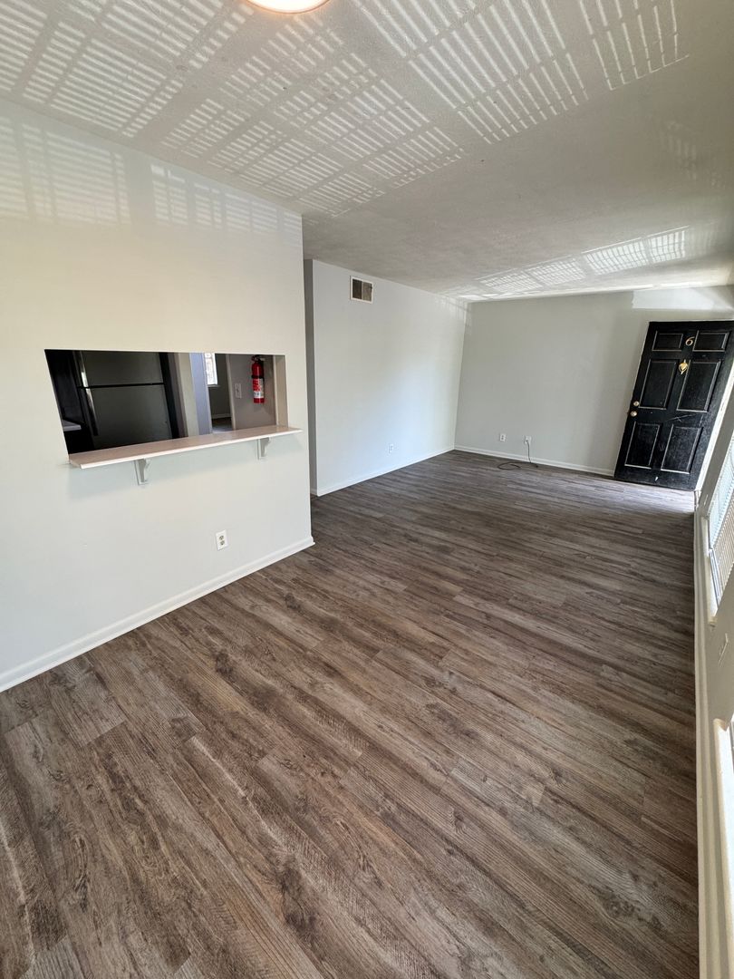 Oxford Apartment: 301 E Choccolocco Street