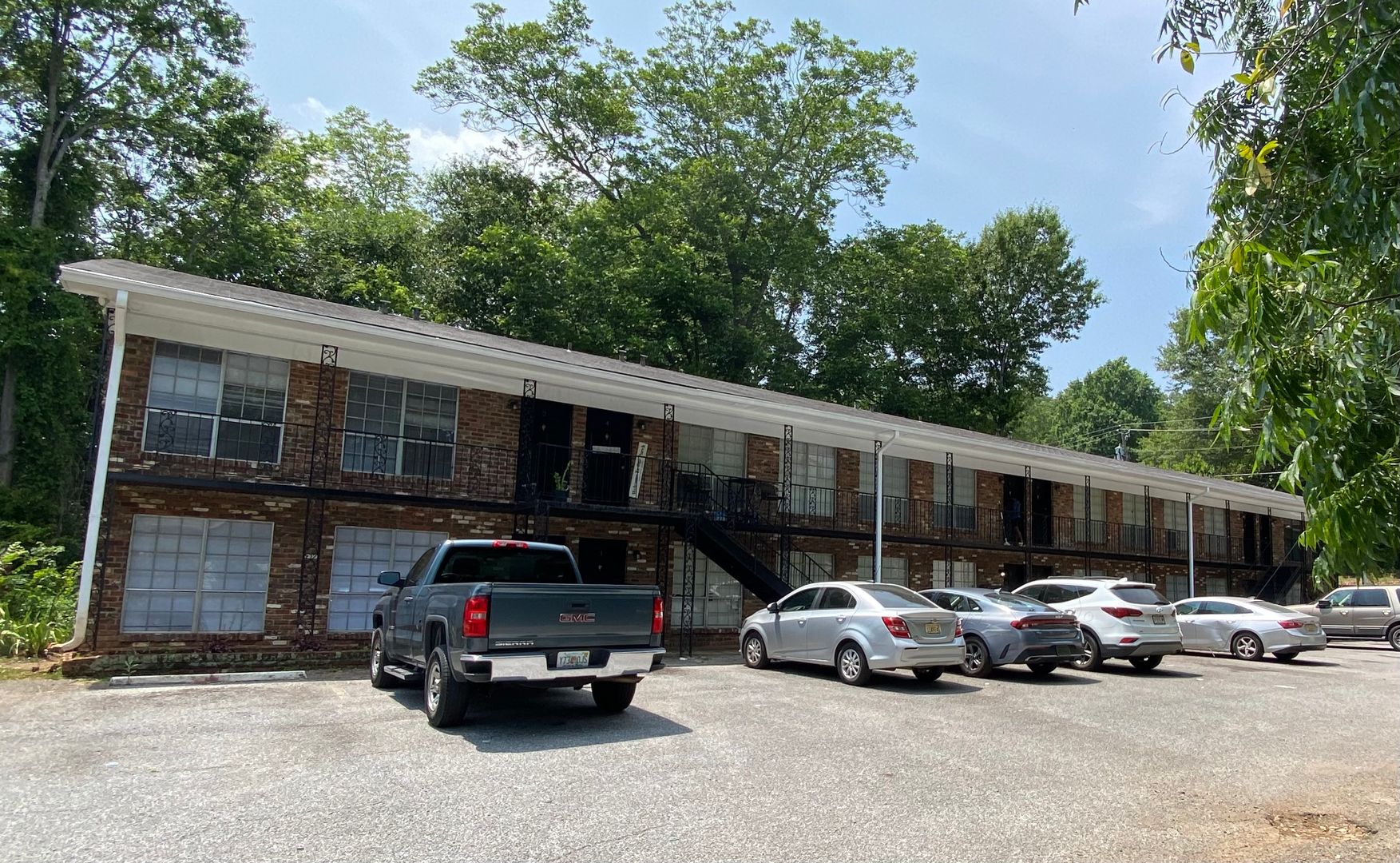 Oxford Apartment: 301 E Choccolocco Street
