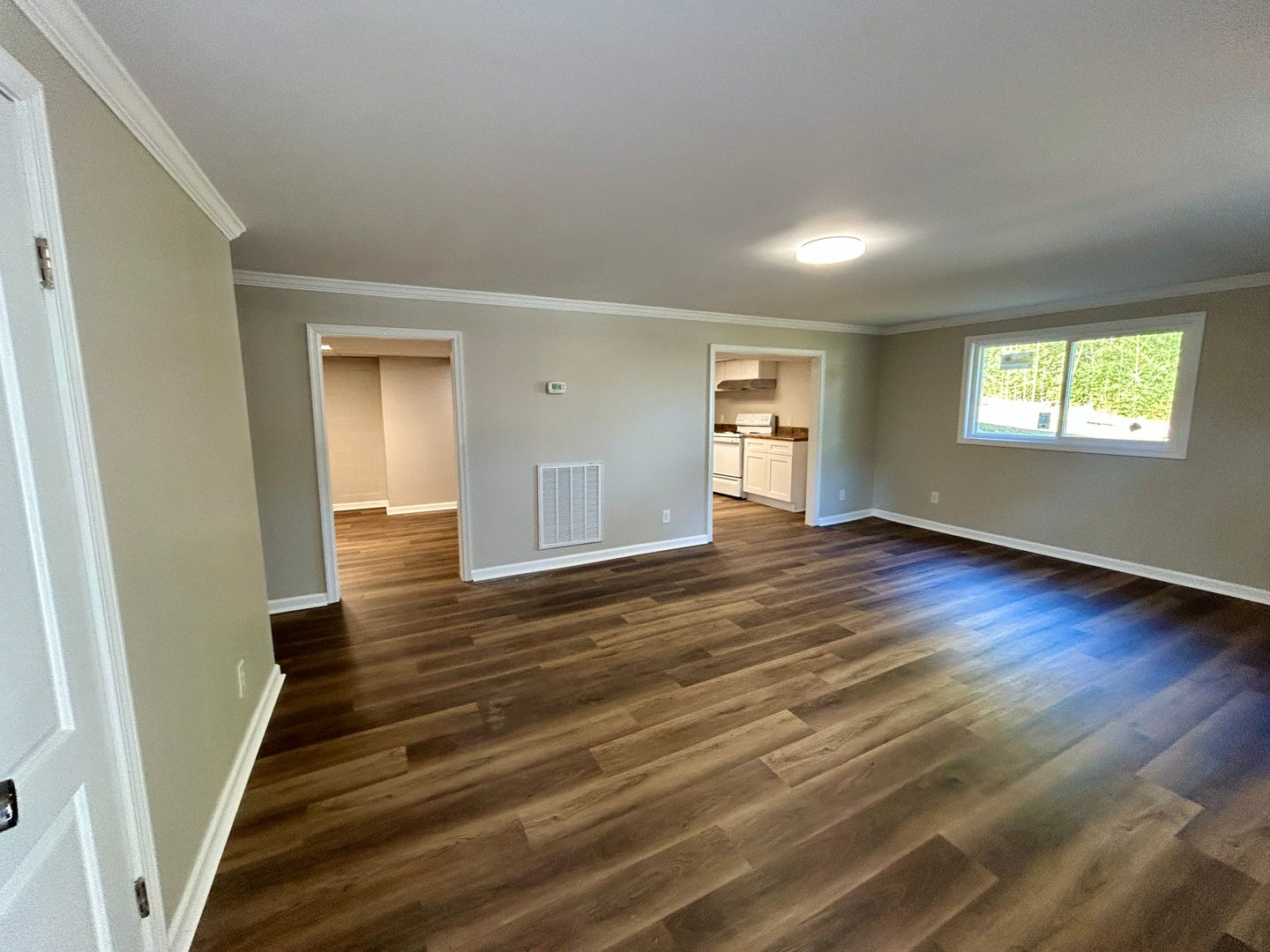 Oxford Apartment: 308 W. 5th Street #1-4