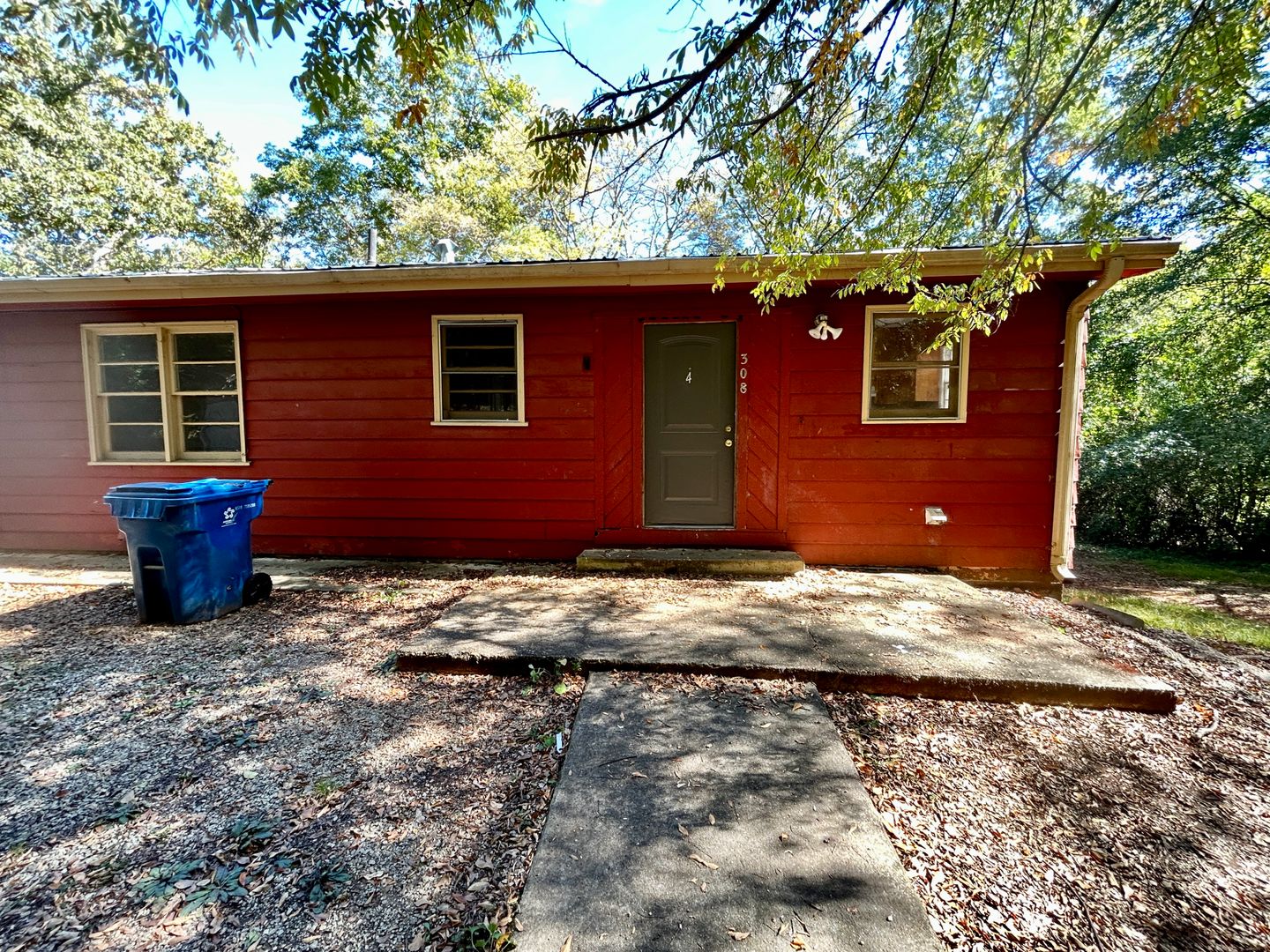 Oxford Apartment: 308 W. 5th Street #1-4