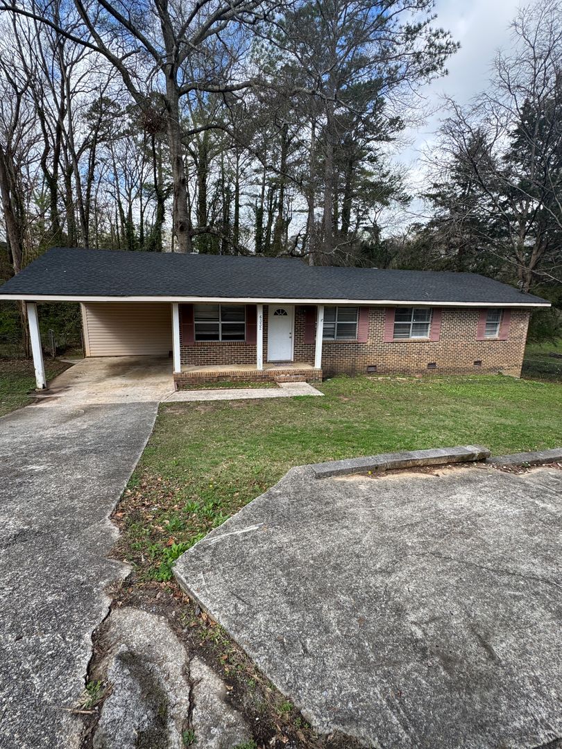 Anniston House: 6332 Winwood Drive