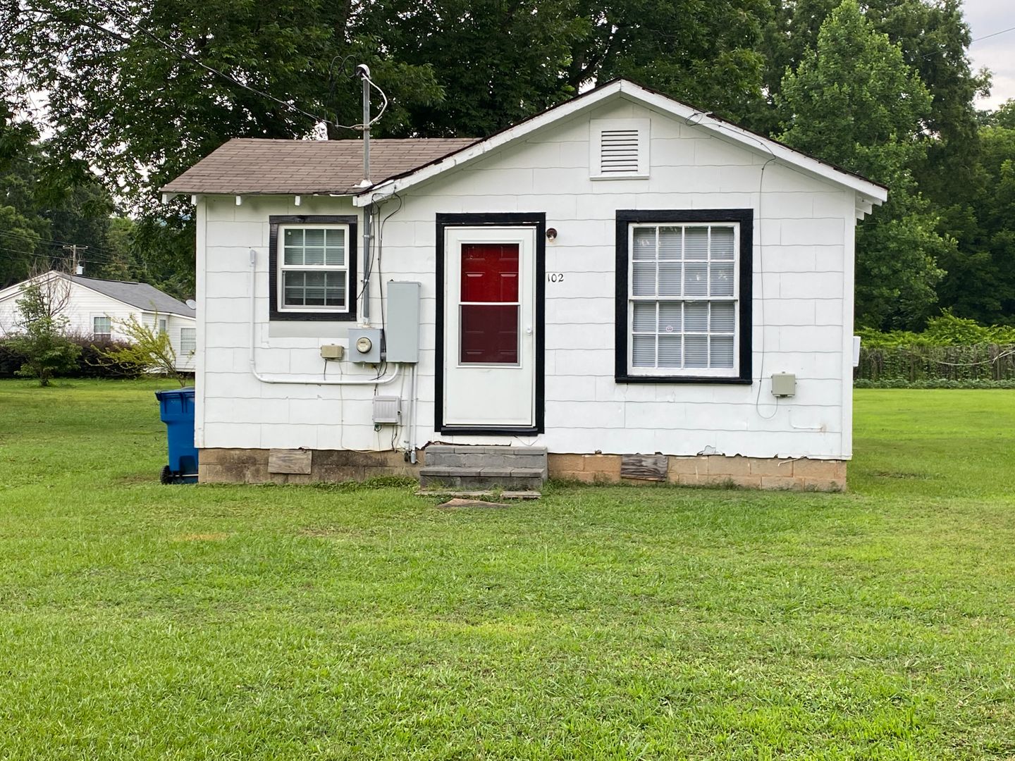 Jacksonville House: 102 Thomas Ave SE