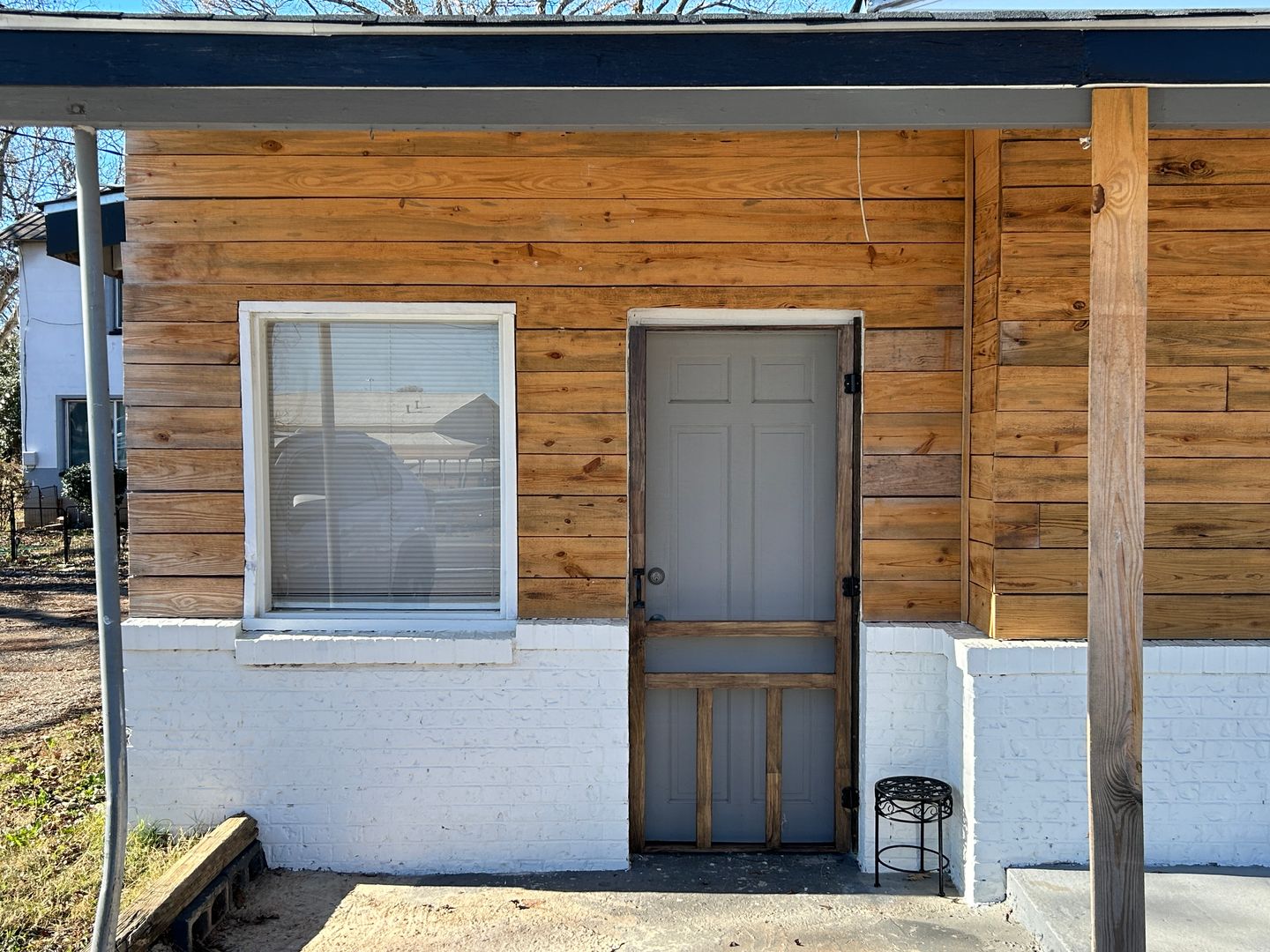 Oxford Apartment: 1330 Barry Street