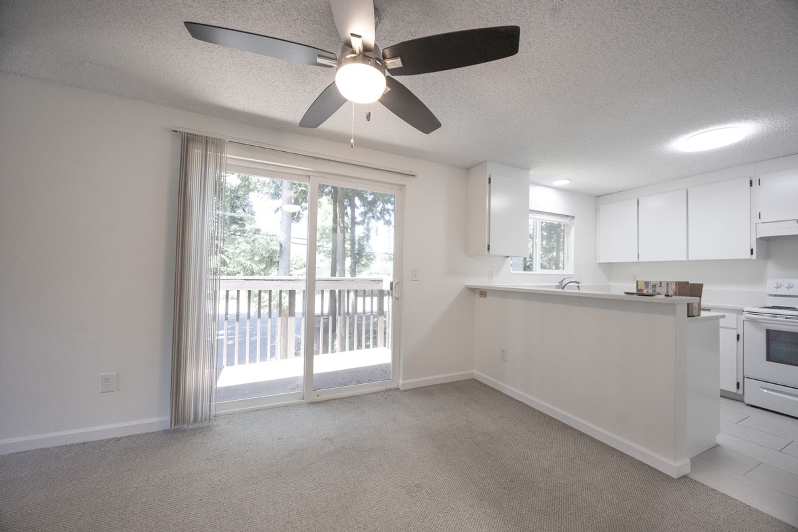 LYNNWOOD Apartment: 19425 76TH AVE W