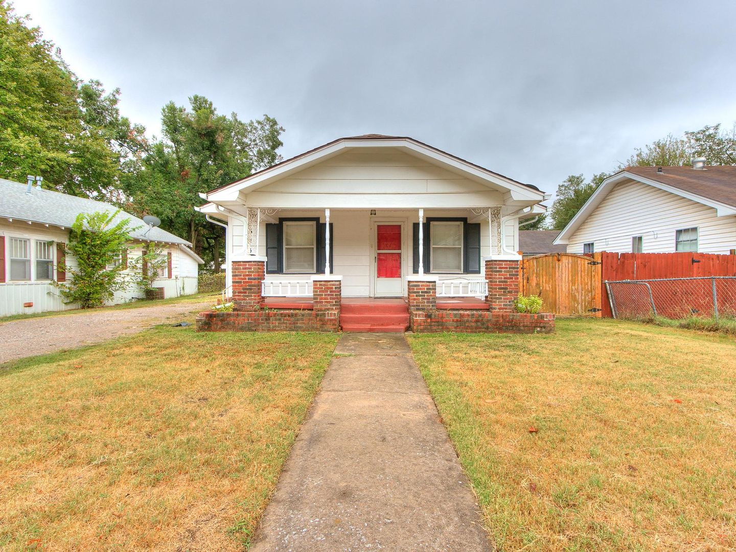 Shawnee House: 625 W Dewey St