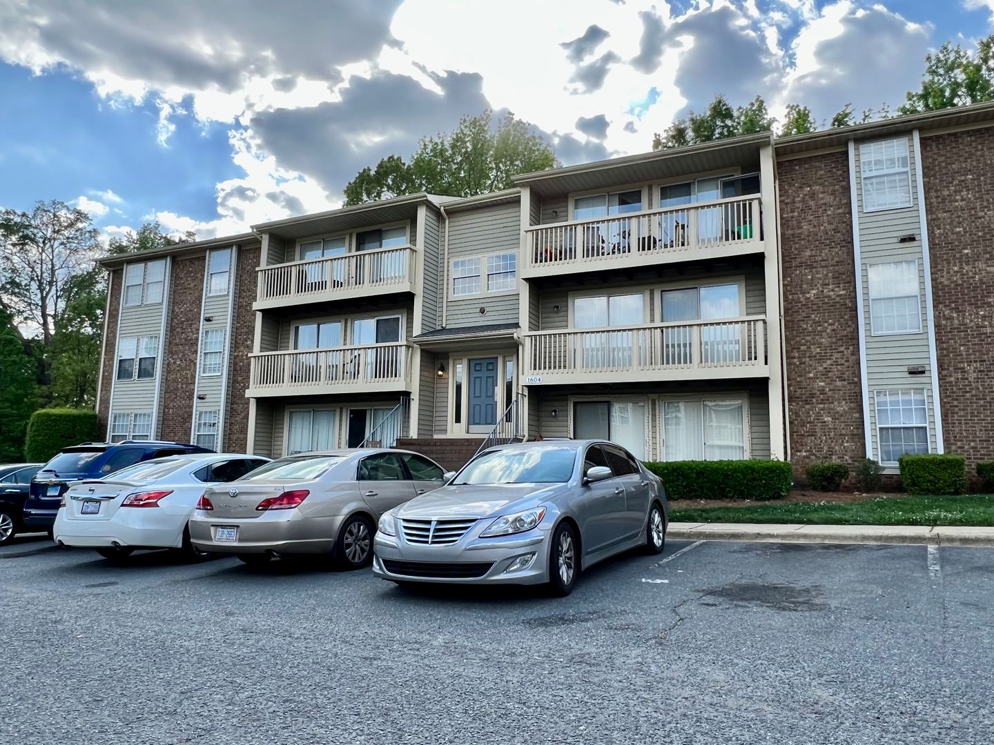 Charlotte House: 1604 Arlyn Cir. Apt B