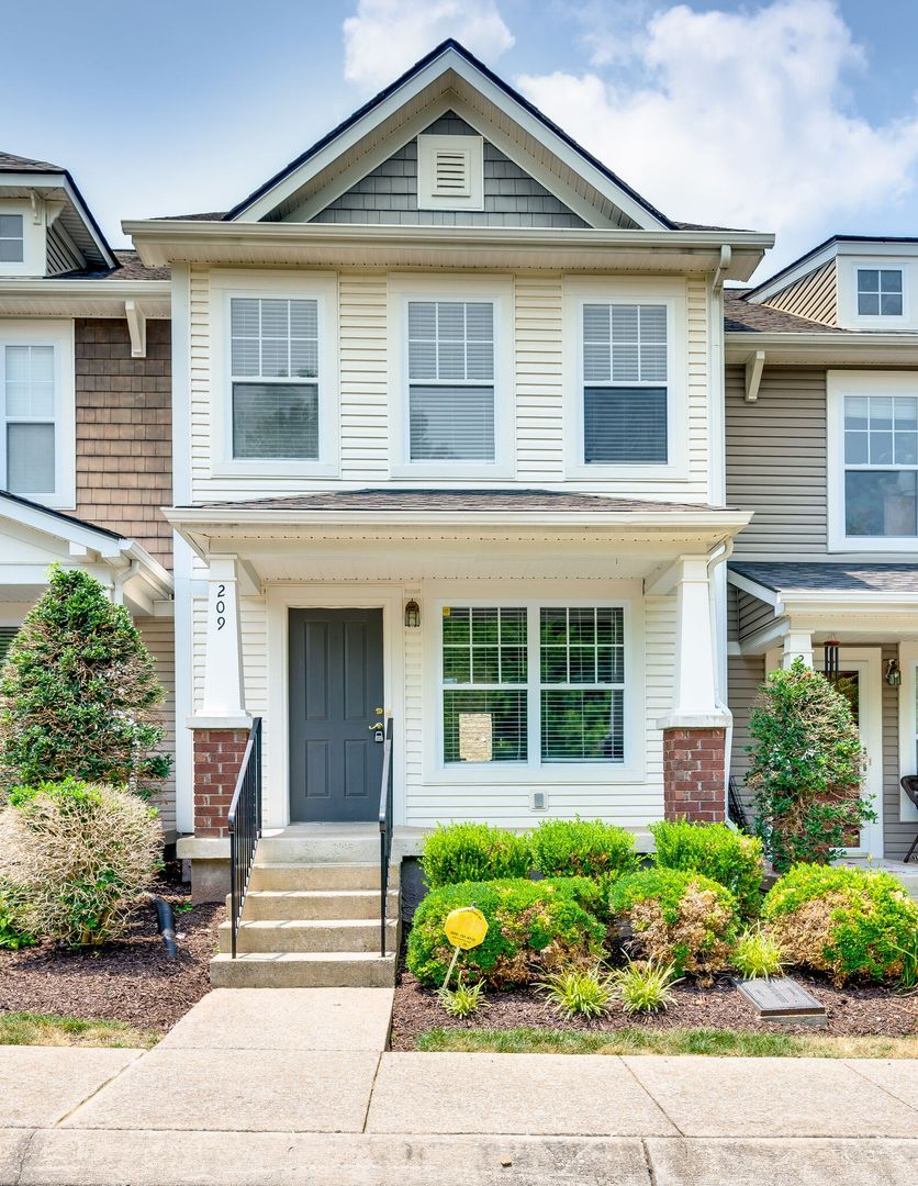 Nashville Townhome: 209 Shadow Glen Dr