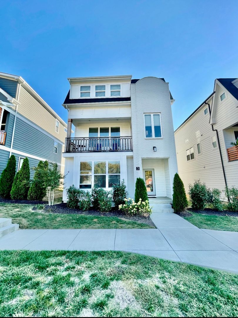 Nashville House: 530 Edwin St #3