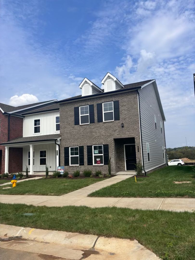 Lebanon Townhome: 977 Nance Ln