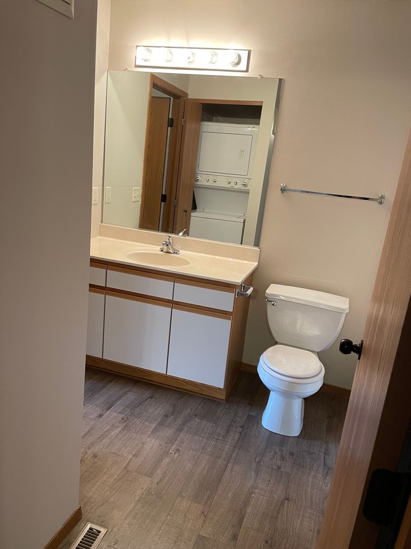 Sioux Falls Apartment: 6320 S Avalon Ave