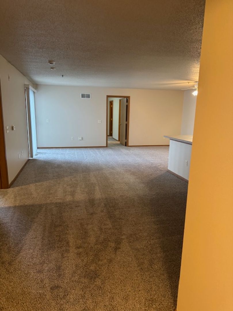Sioux Falls Apartment: 6320 S Avalon Ave