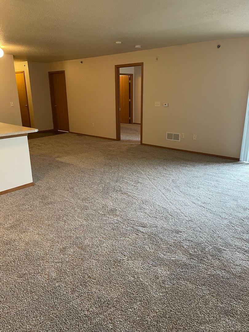 Sioux Falls Apartment: 6320 S Avalon Ave