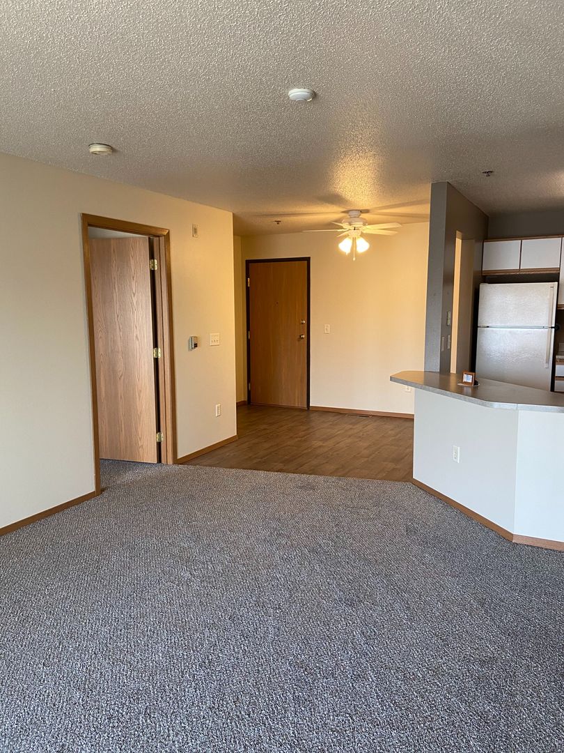 Sioux Falls Apartment: 6320 S Avalon Ave