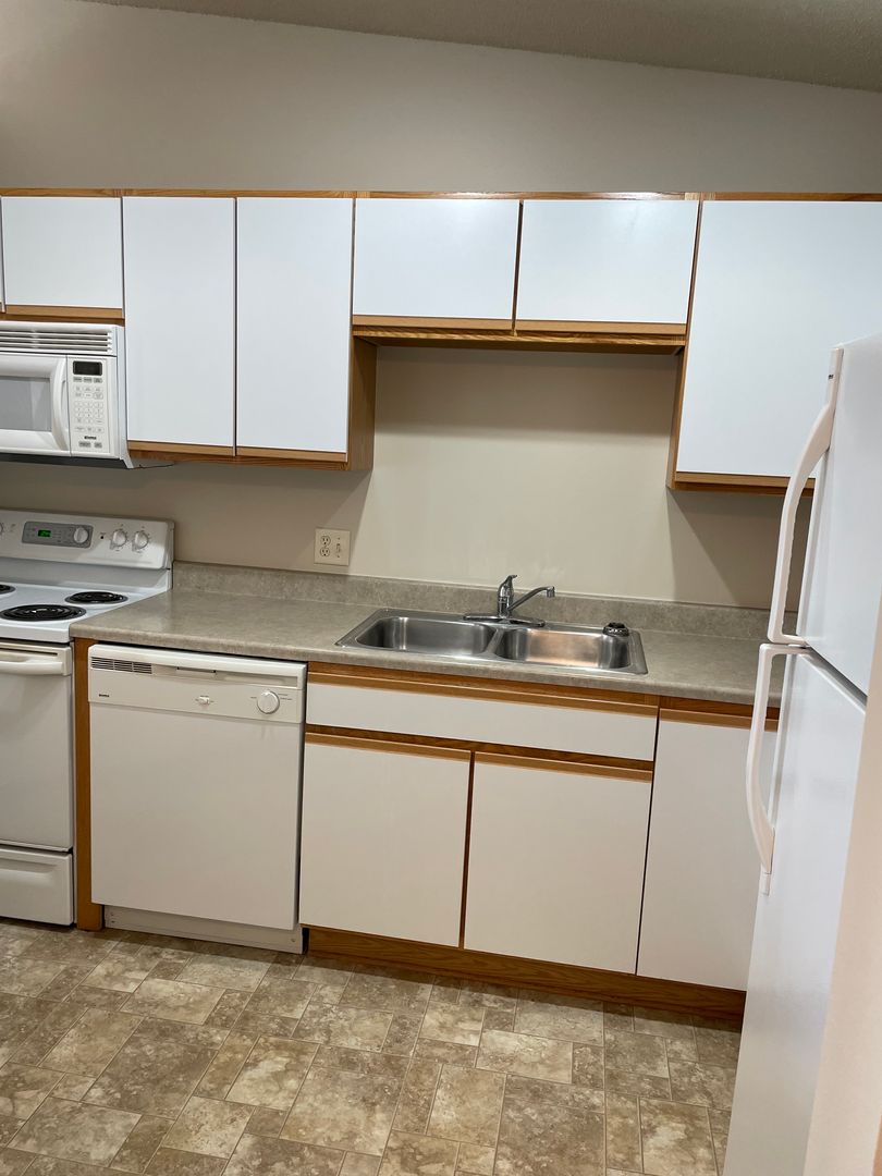 Sioux Falls Apartment: 6320 S Avalon Ave