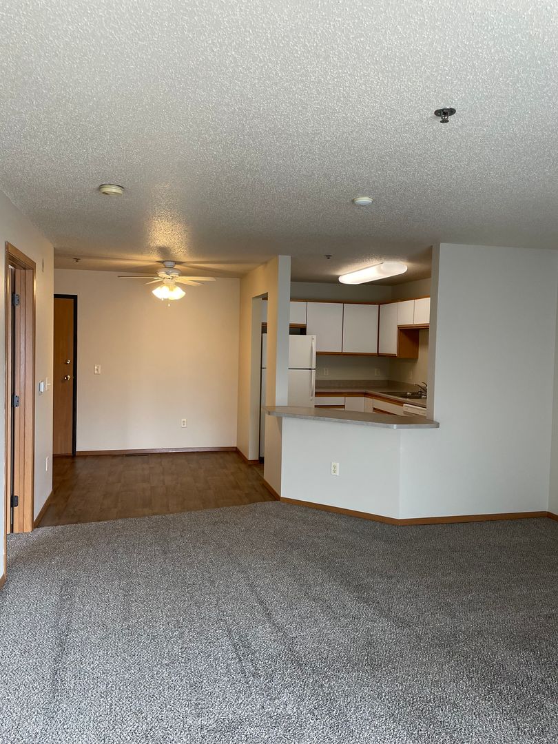 Sioux Falls Apartment: 6320 S Avalon Ave