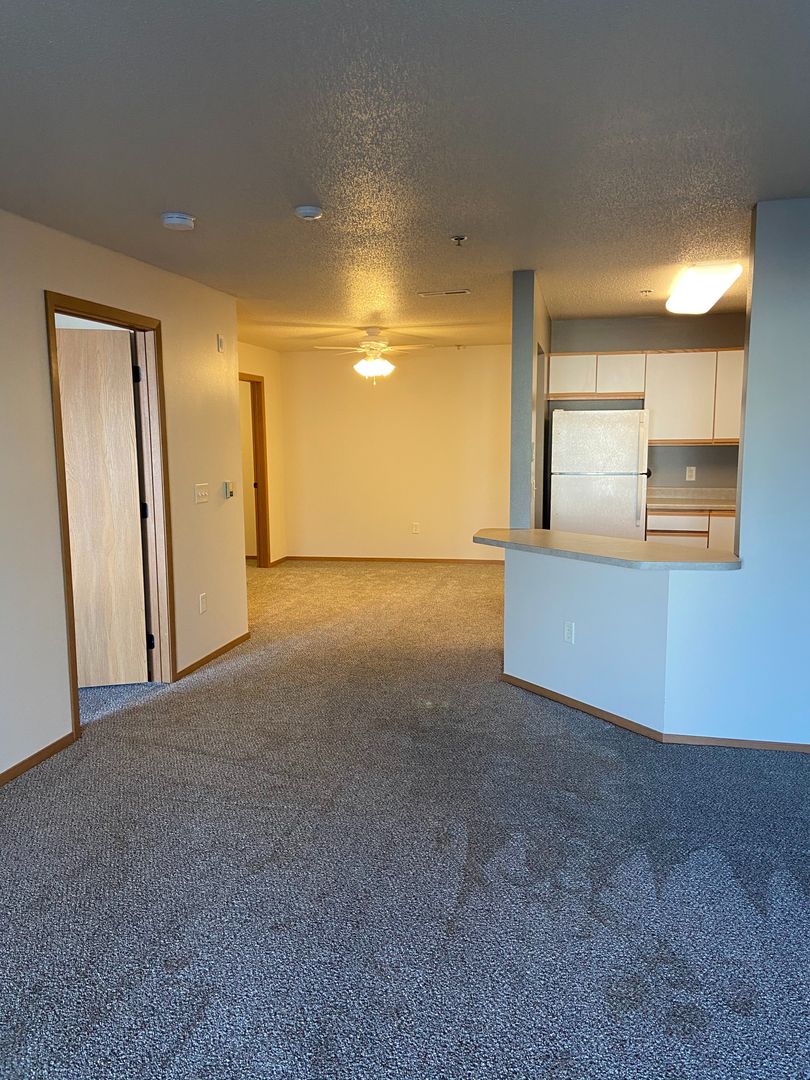 Sioux Falls Apartment: 6320 S Avalon Ave