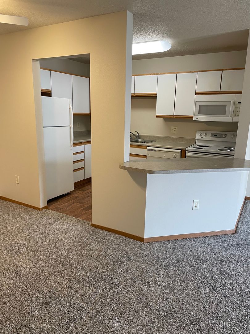 Sioux Falls Apartment: 6320 S Avalon Ave
