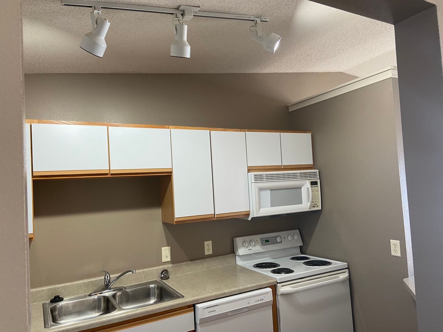 Sioux Falls Apartment: 6320 S Avalon Ave