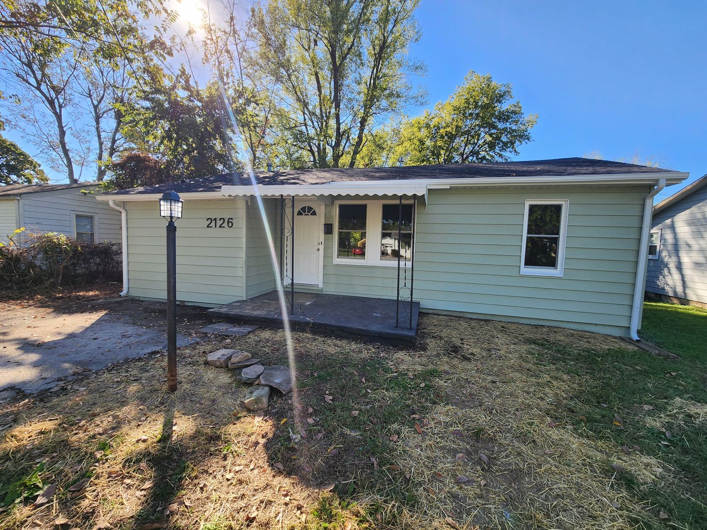 Springfield House: 2126 W Lynn St