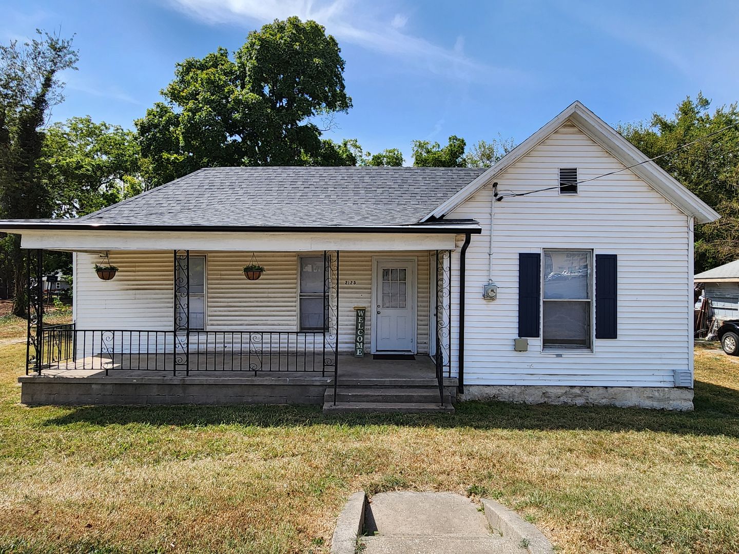 Springfield House: 2125 N National Ave