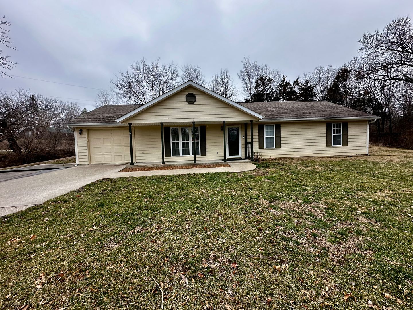 Boonville House: 17925 Pink Elephant Rd