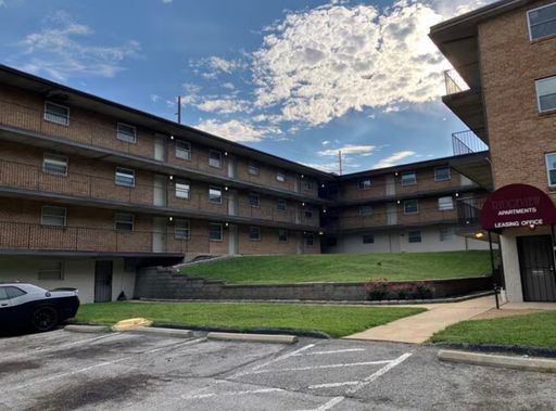 9640 Diamond Dr A2, St Louis, MO 63137