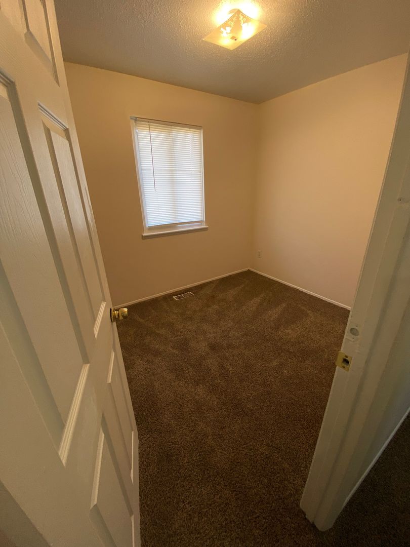 Mexico Apartment: 1221 W Breckinridge Dr.