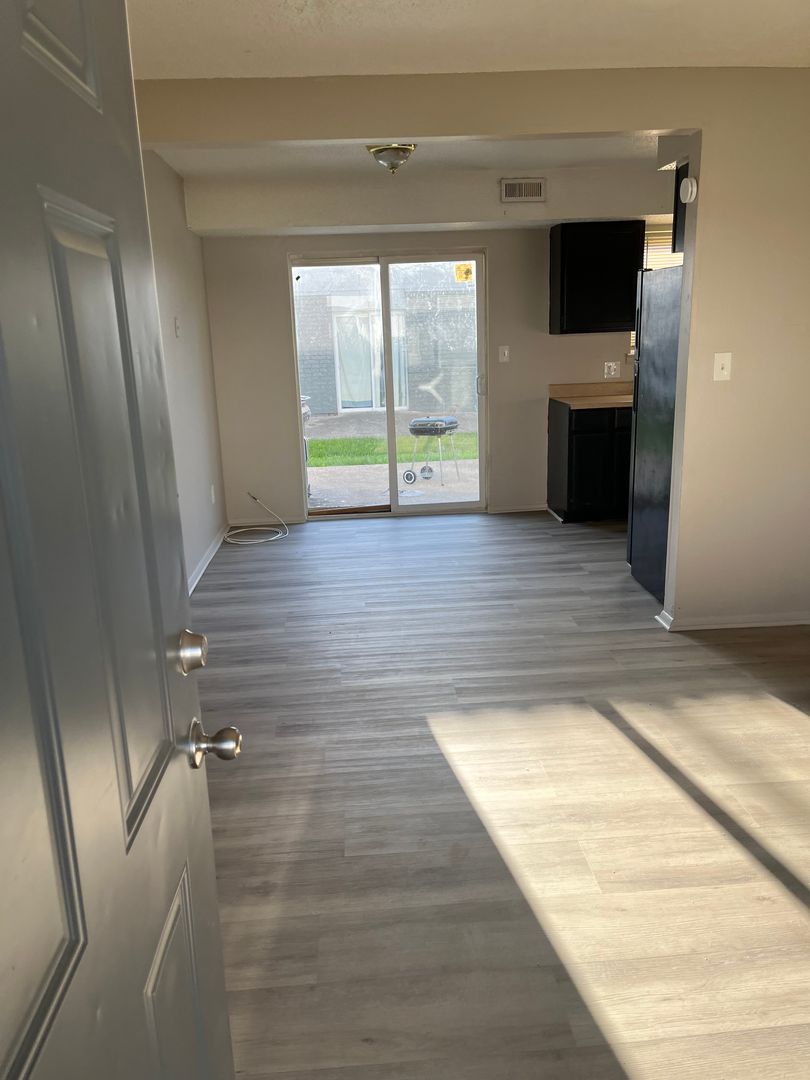 Mexico Apartment: 1221 W Breckinridge Dr.