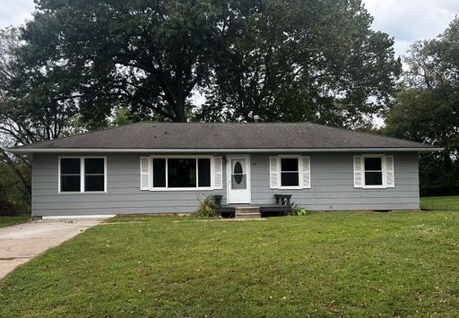 104 Leonard Ave, Fayette, MO 65248