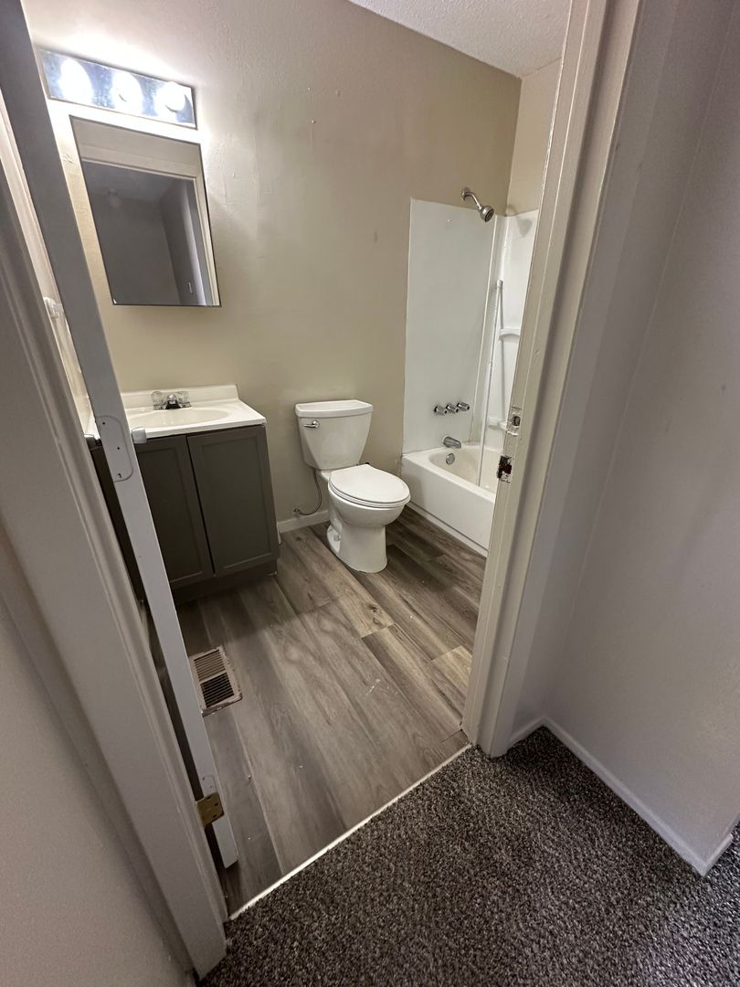 Mexico Apartment: 1221 W Breckinridge Dr.